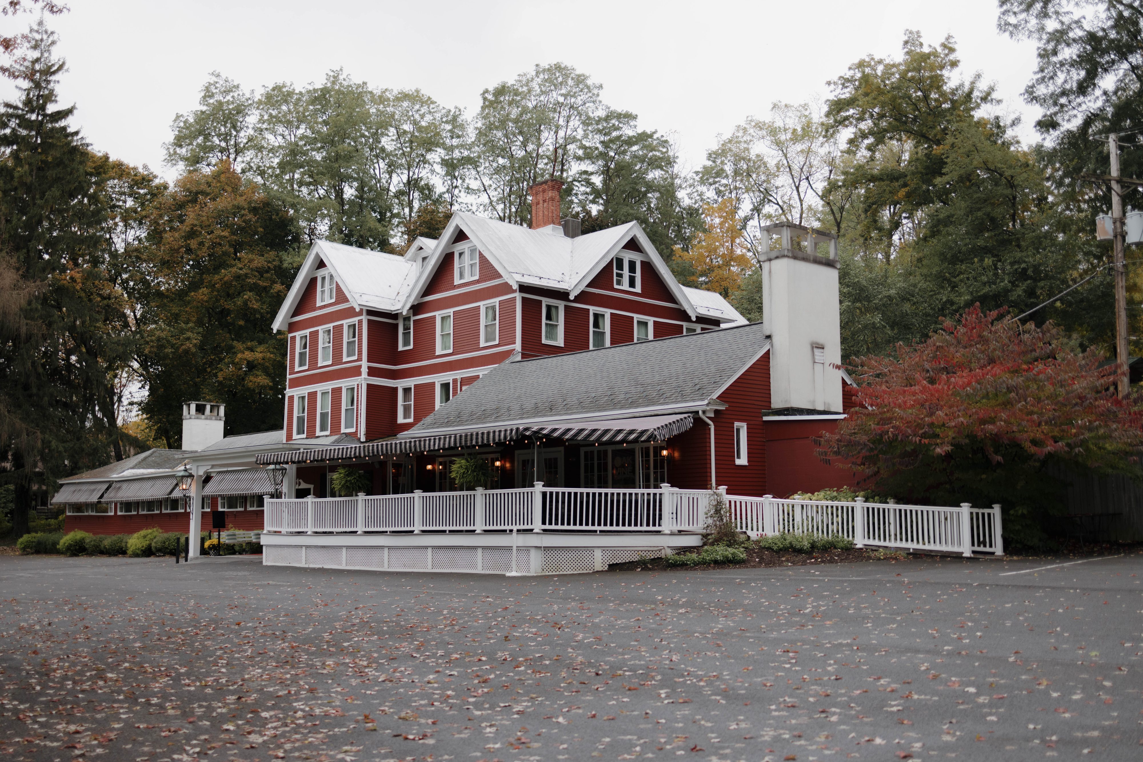 Exterior photograph of the iconic springside inn in Auburn, New York a wedding venue with guest rooms